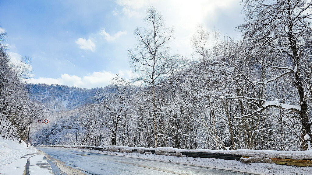 電気自動車「テスラ モデルX」で豪雪地帯ロングドライブ／EV充電