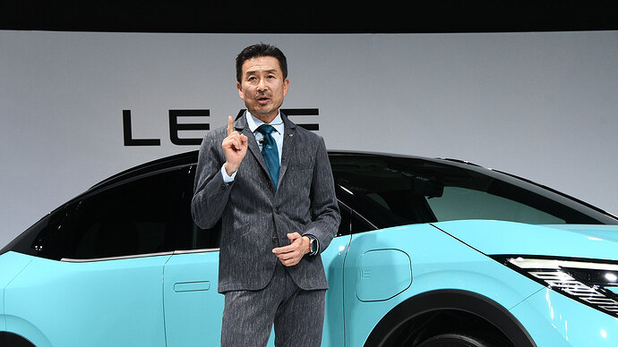 新型リーフの進化について自信を感じるプレゼンテーションを行ったリーフビークルエンジニアの磯部博樹氏。