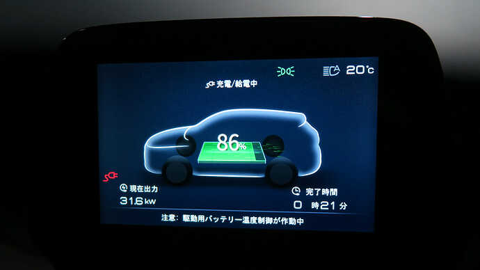 急速充電中にバッテリー温度が上がると冷却のファンが回り始めます。