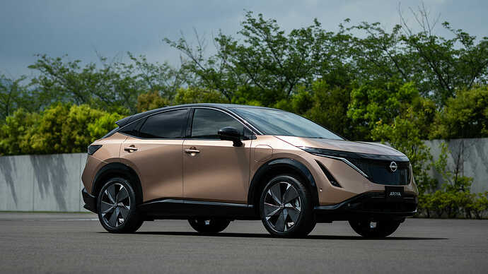 プロパイロット2.0装備の日産アリアなど「高度な安全運転支援技術」装備の条件に当てはまる場合、CEV補助金はさらに7万円加算されます。