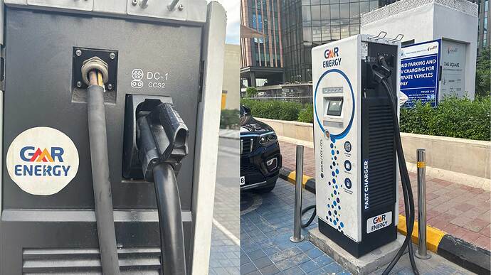 Aeocityに設置してある急速充電器。インドではCCS2が標準、充電器はGMR Energy、インドの大手インフラ企業であるGMRグループである。（Aerocityで撮影）