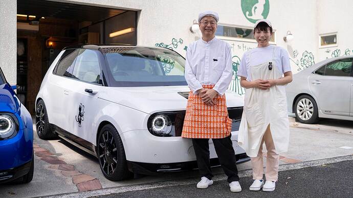 オーナーの上西さんご夫妻。