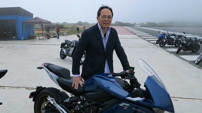 塩川社長。