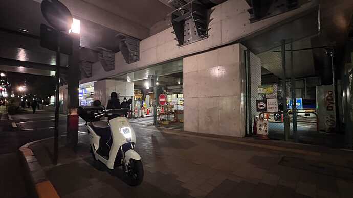 西新宿2丁目ステーション。