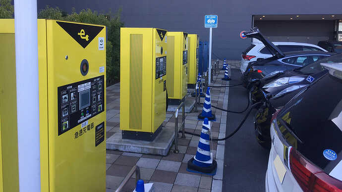 世間の方が想像するEV用充電器はこんな感じ？