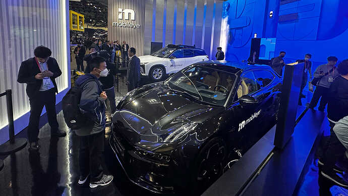 ZEEKR 001 and NIO ES8 robotaxi at Mobileye's booth.