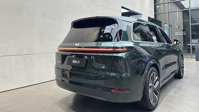 PHEV専業で中型と大型SUVのみラインナップ