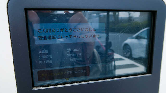 陽光が明るいと液晶が撮りづらいのもなんとかして欲しいところです。まあ、特殊なニーズですけど。