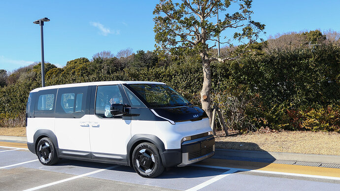 パッセンジャーを試乗する EV Life Japan さんも楽しそう。