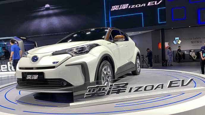 これも中国限定で2020年に発売されたトヨタ『IZOA EV』。