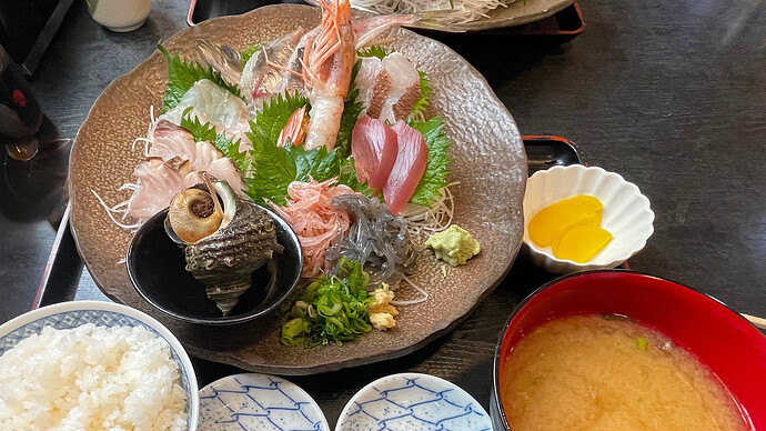 刺身定食にしました。