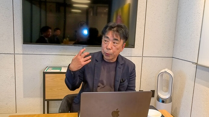 EVsmartブログ 寄本編集長。