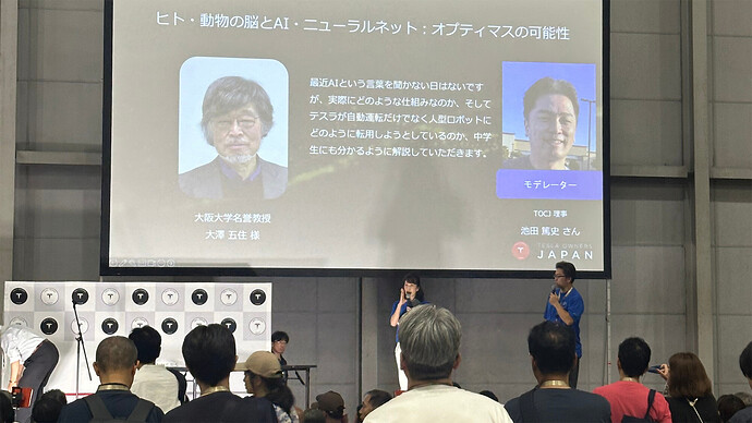 じゃんけん大会からトークショーまで様々なコンテンツがあったセンターステージ。このセッションでモデレーターを務める池田篤史氏はEVsmartブログの執筆者でもある。