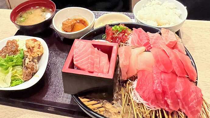 まぐろ10種食べ比べ膳！