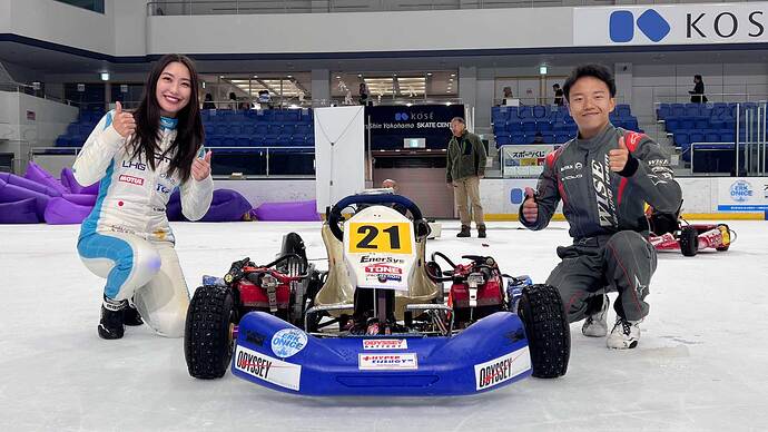 オーナーズクラスで優勝した三井さん（右）と及川さん。