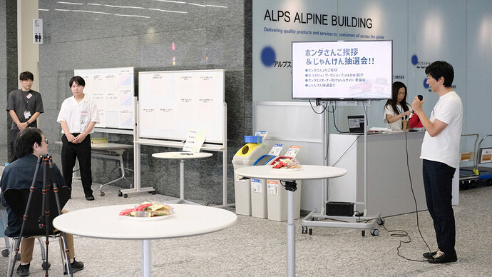 写真右端でマイクを握っているのが田上さん。