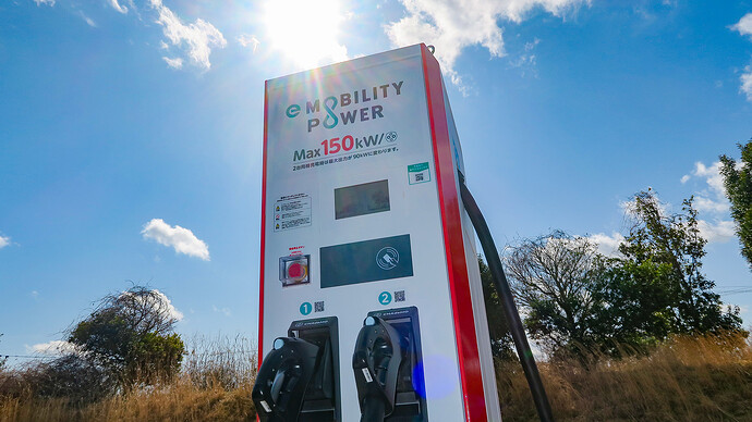 新東名浜松SA（下り線）のABB製最大150kW器。