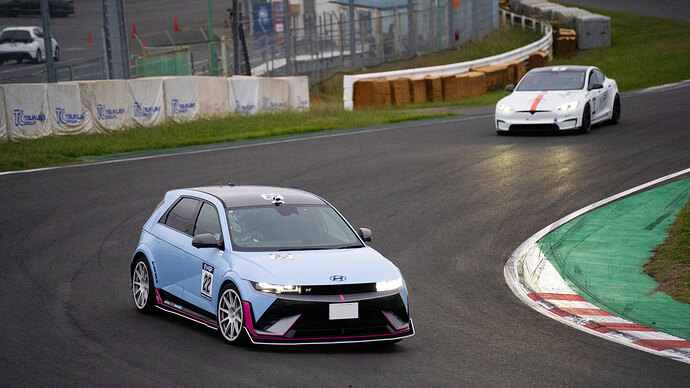 レース終盤で小峰選手が逆転！