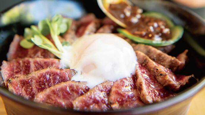 阿蘇の名物あか牛丼。