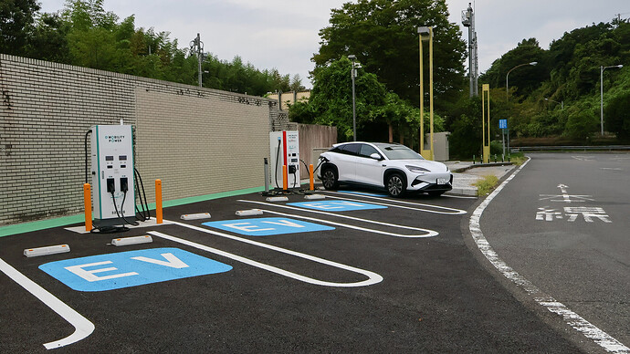 東名高速下り線で3つめのSA/PAが中井PA。東京に住んでいると、なかなか立ち寄る機会がない。