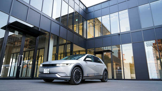 広報車の貸出拠点にもなっている『ヒョンデハウス原宿』から試乗スタート!