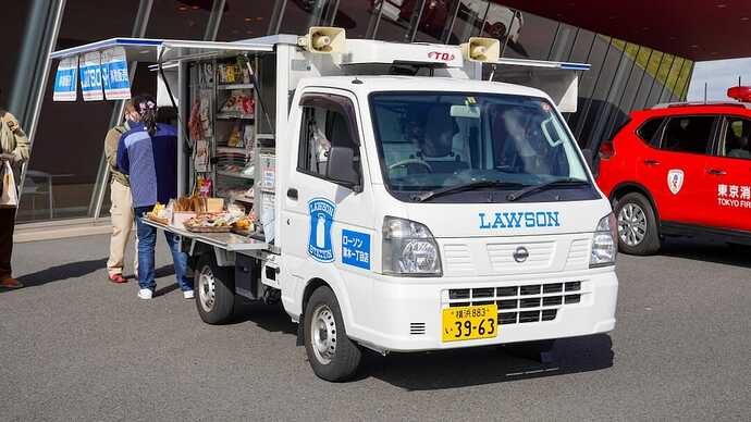 ベース車両は、日産 NT100クリッパー。