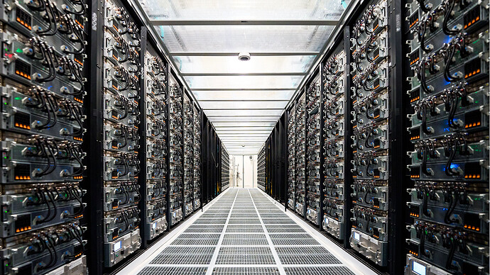 テスラの最新工場Giga Texasのスーパーコンピューター群。