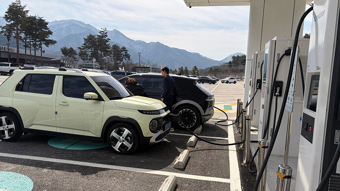 Waterではさまざまなモデルが充電中だった。