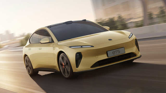2021年12月のNIO DAY で発表された『ET5』。中国市場には値頃で魅力的なEVが続々と登場しつつある。