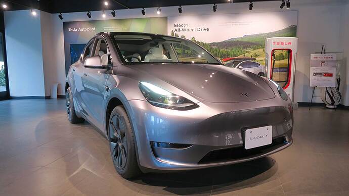 現行型のモデルY。