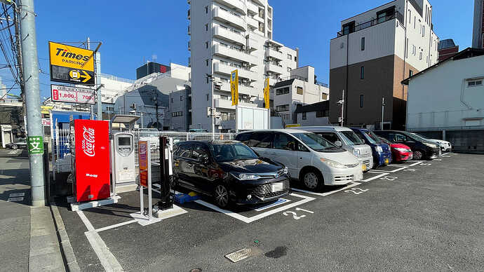 充電区画にエンジン車が……。