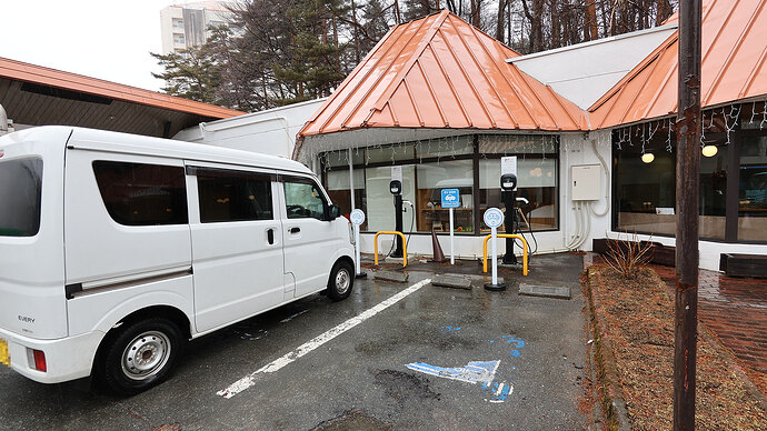 ホテルビレッジの6kW充電器。