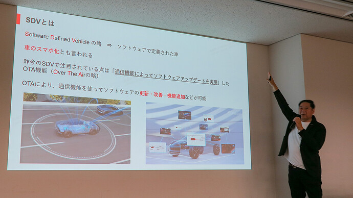 SDVについて説明するBYDオートジャパン技術顧問の三上龍哉氏。