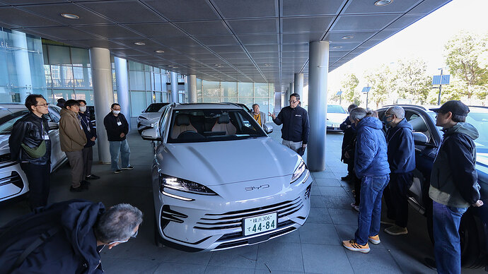 実車を前に、三上さんが熱量満点の技術解説を行いました。