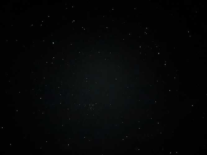 最近のiPhoneは手持ちでも綺麗に星空が撮れますね。