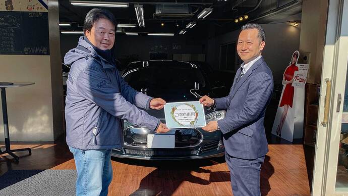 お店にふらっと立ち寄ってから約ひと月半。晴れて納車されてテスラオーナーになりました。