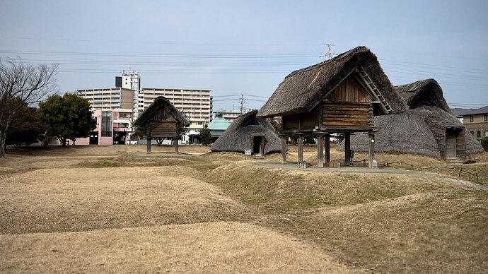 充電しながら登呂遺跡を見学。