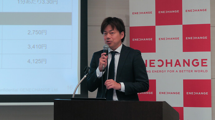 記者からの質問に応える内藤氏。