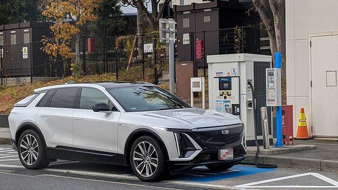 海老名SAで充電中のリリック。