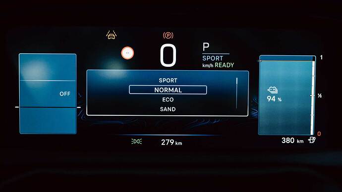 ドライブモード選択画面。選択スイッチはセンターコンソールにある。