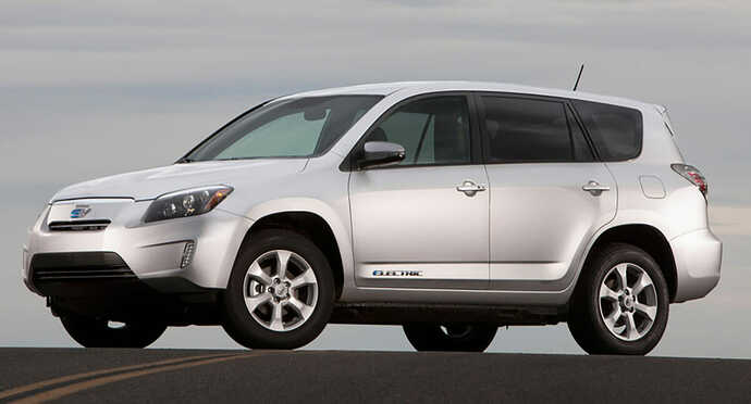 これも2012年、テスラと共同開発した電気自動車『RAV4 EV』。