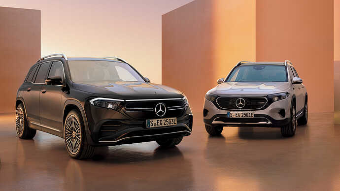 EQB3504MATIC（左）とEQB250（右）。