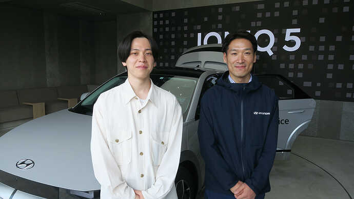 お話しを聞かせていただいたヒョンデモビリティジャパン アフターサービスチームの下田剣さん(左)と、工藤康二さん(右)。