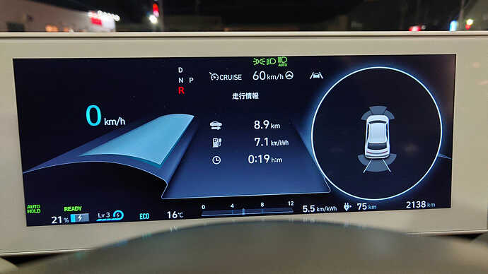 メーターパネルなどの基調色はナイトモードに切り替え可能。