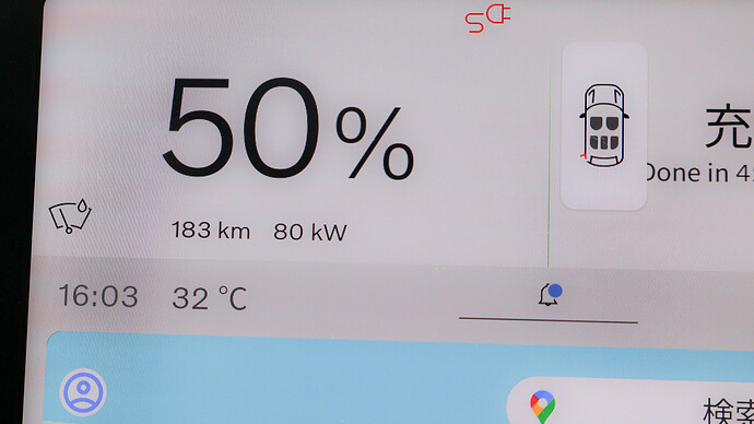 デビュー当初は、急速充電時の出力が表示されなかったが、最新版では表示が可能に。