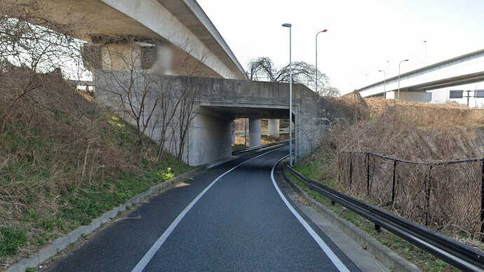 下りながら陸橋に遭遇するとレーダーには行き止まりに見えることも。