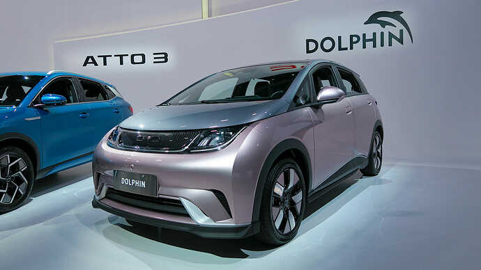来年発売が予定されているBYD DOLPHIN は、300万円台で300kmの壁を破るのではと予想しています。