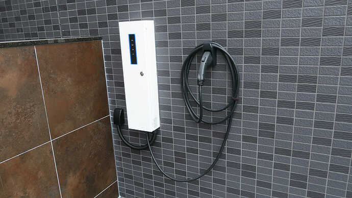 最大6kWの出力で普通充電が可能。