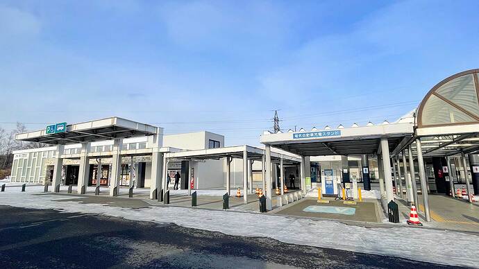 輪厚PAは充電スポットの写真だけ撮ってスルー。