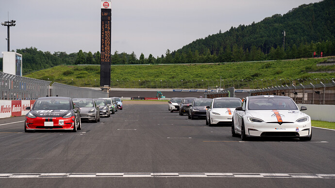 酷暑の決勝レースがスタート。